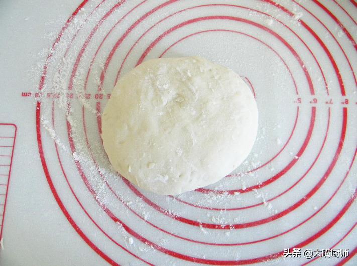 冷水面油饼的家常做法又软又酥,炕油饼用冷水好还是用热水和面