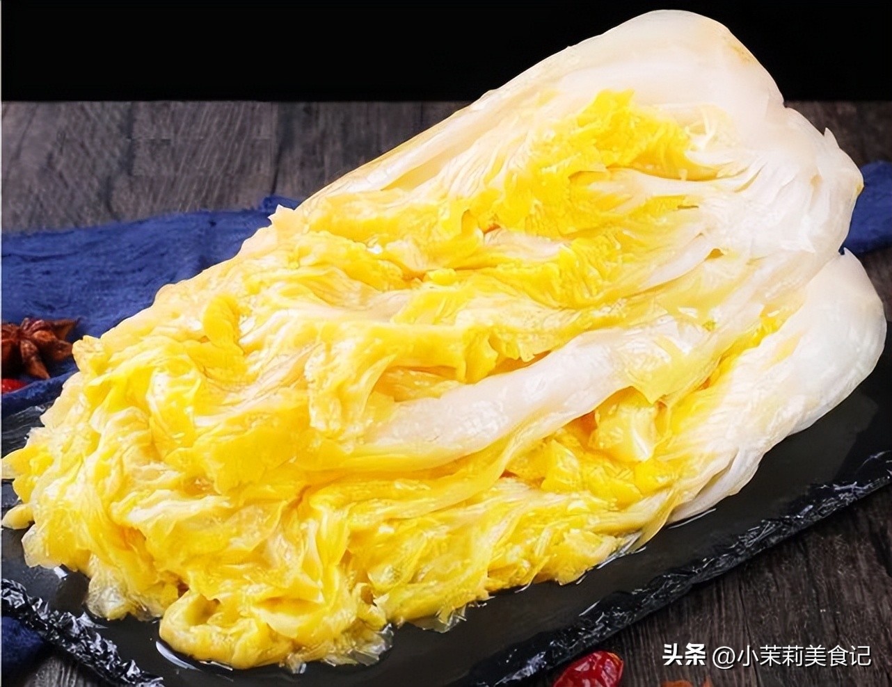 腌酸菜多加这1步酸爽又香脆,腌酸菜怎么腌才能放一年都不坏