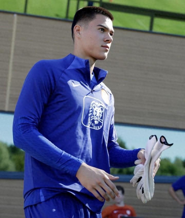 荷兰门将是哪个俱乐部的,荷兰华裔门将