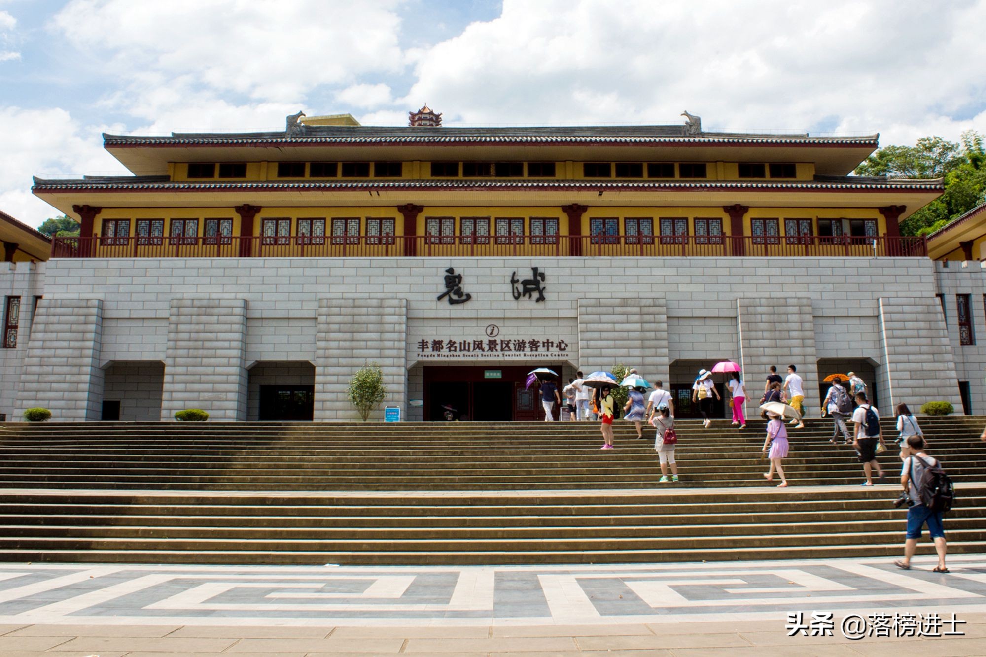 重庆丰都县鬼城位于哪里,重庆丰都看完鬼城后还有什么景点