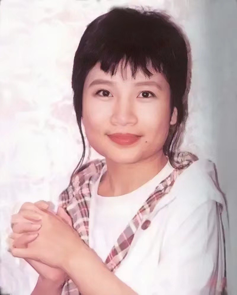 李娜出家后生活现状,李娜出家25年老母亲陪她住寺庙