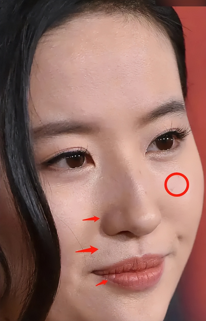 完美女神根本不存在！死皮、黑头、痘痘、毛孔…怼脸暴露真实颜值