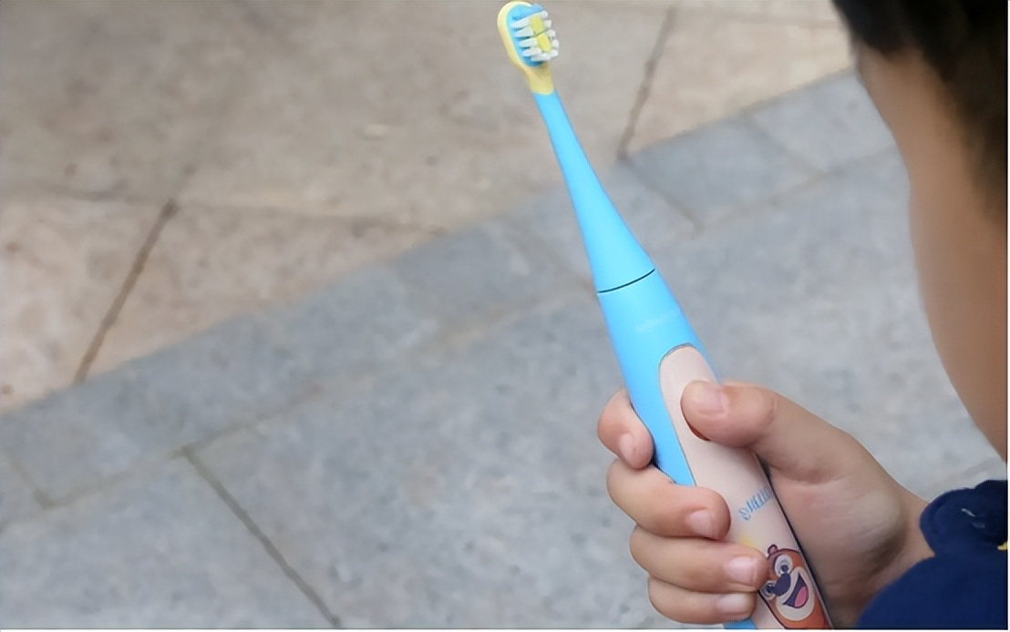 长期使用电动牙刷的危害弊端,儿童电动牙刷的好处和危害