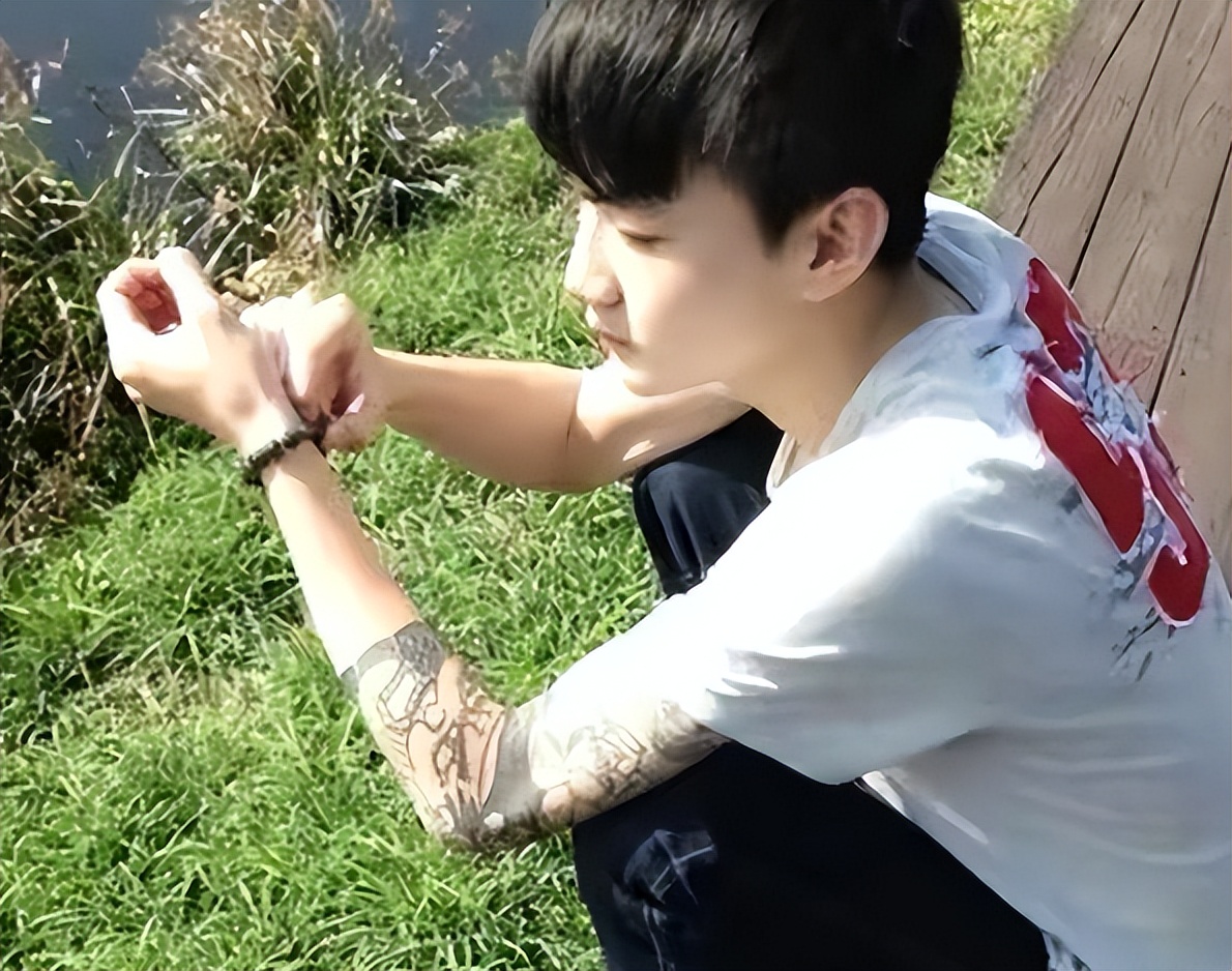 被注射抑生长剂，与女粉丝裸聊，这4位童星，真的被父母害惨了