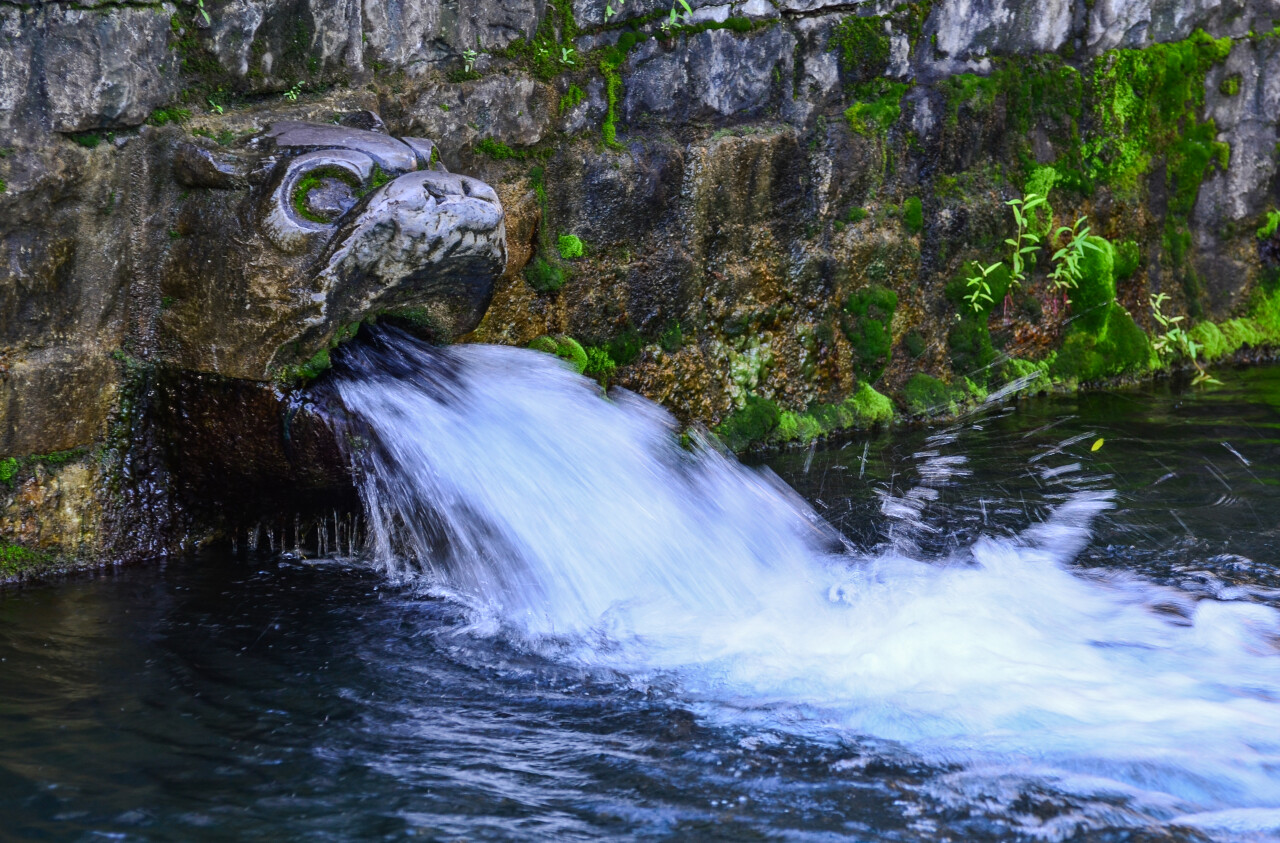 游济南趵突泉大明湖的感慨,趵突腾空润泉城