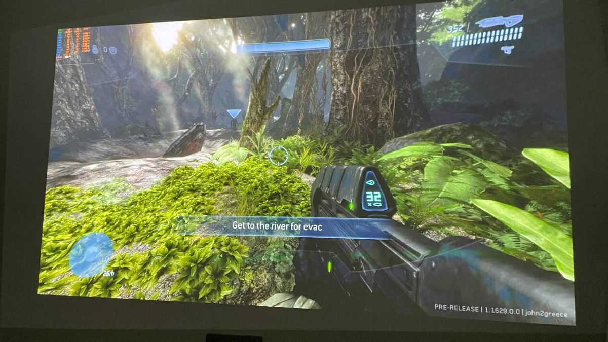 有它，挤啥电影院？AOCL1智能投影实测：2500ANSI流明+帝瓦雷调音