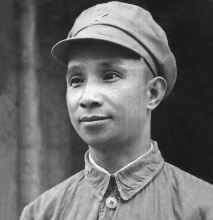 陈赓曾比粟裕官高3级，后见面却成下级，一句掏心窝话令诸将佩服