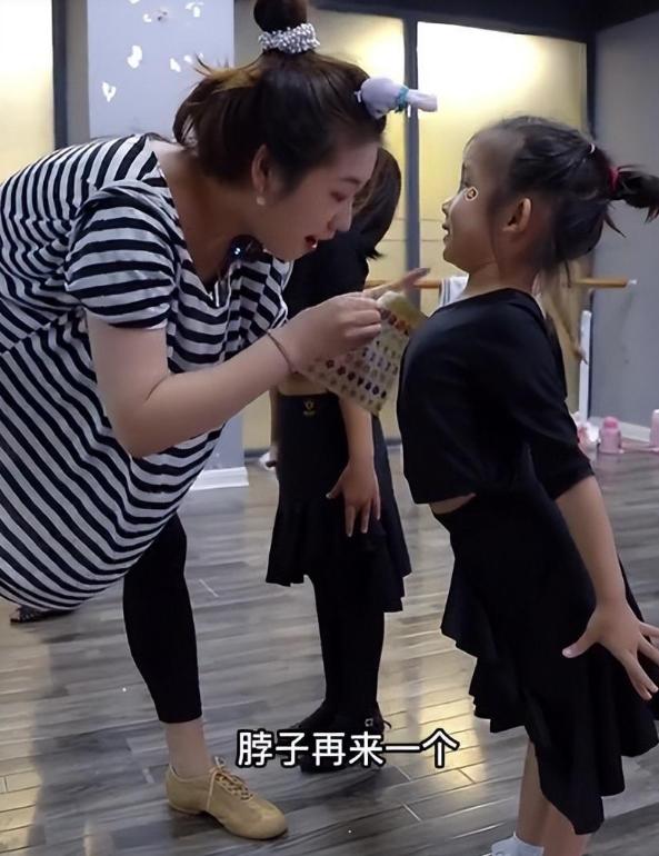 拉丁舞最火的老师教学直播间,最火拉丁舞老师教跳拉丁舞