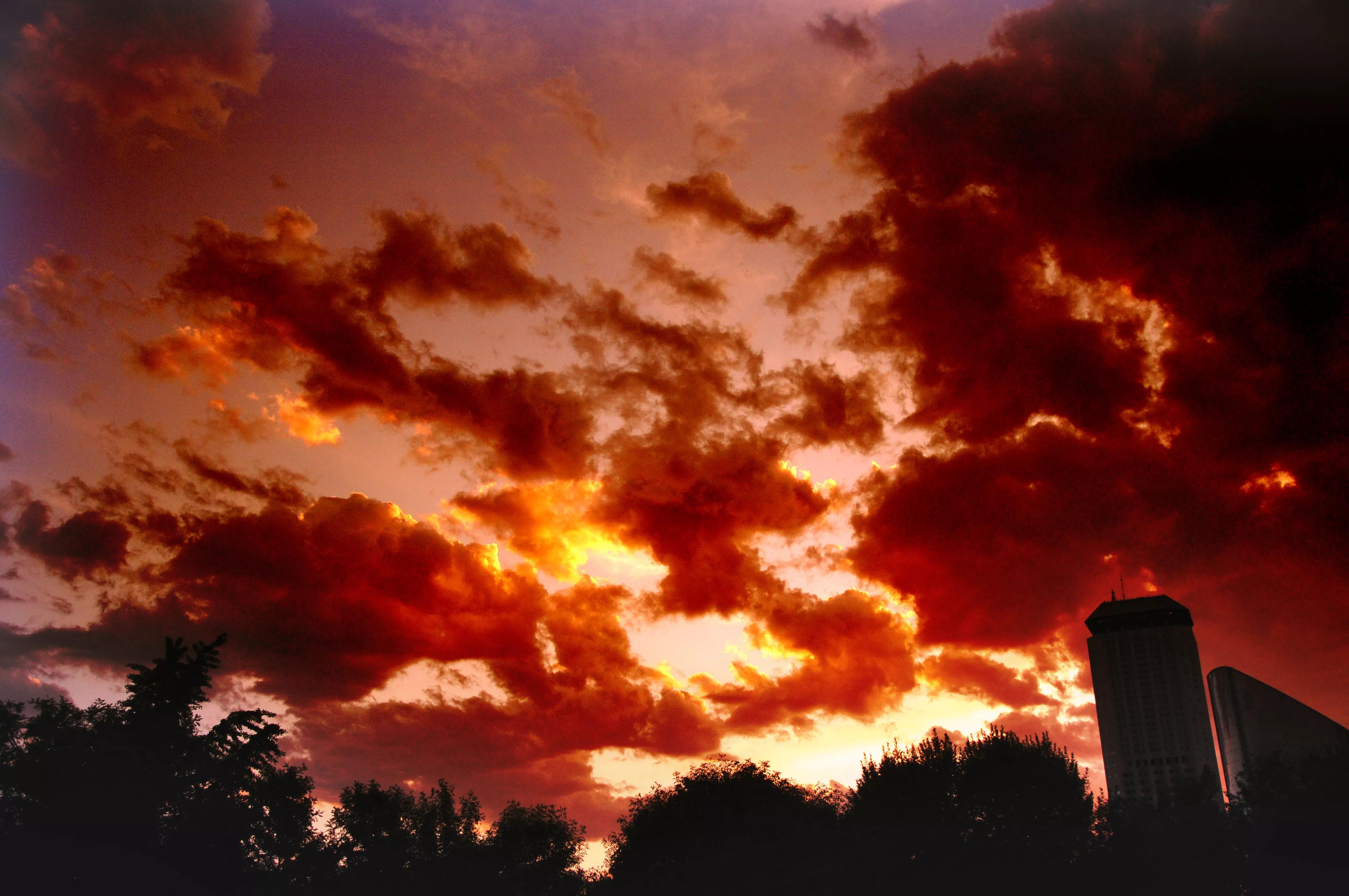 白云下的高楼简笔画,白云下的高山照片