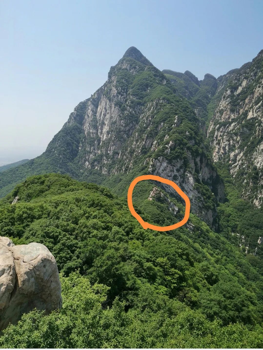 20230513嵩山月亮坡四号线溜腿，旁边的小山脊又出意外了