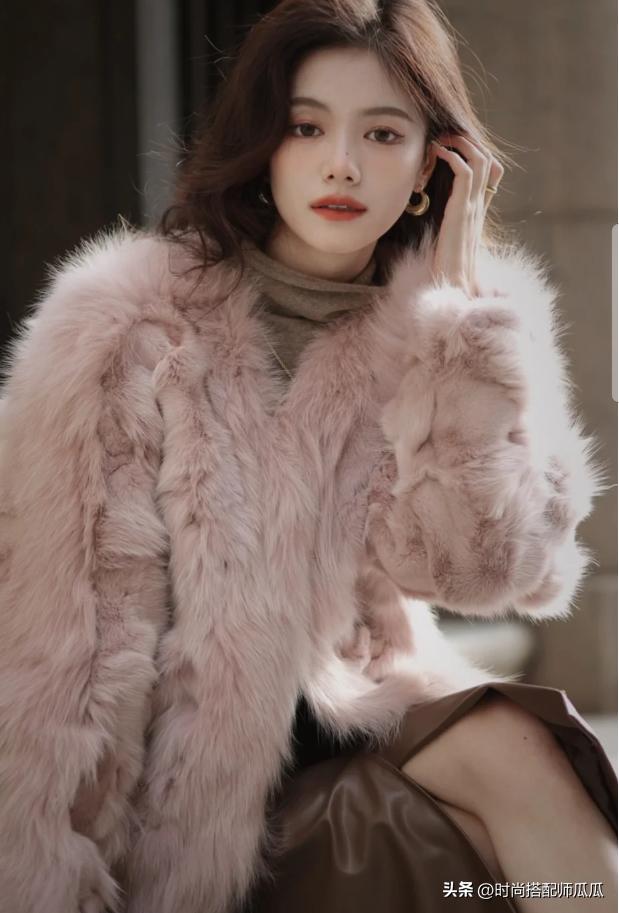 穿皮草显高贵,连帽皮草搭配什么穿好看