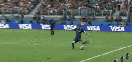 荷阿点球大战冲突看台,肛门撕裂案件