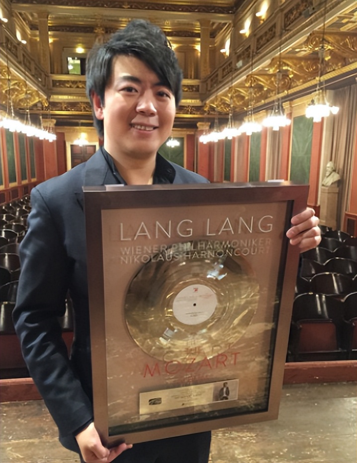 郎朗：钢琴为他带来了名与利，但同时也险些“毁”了他