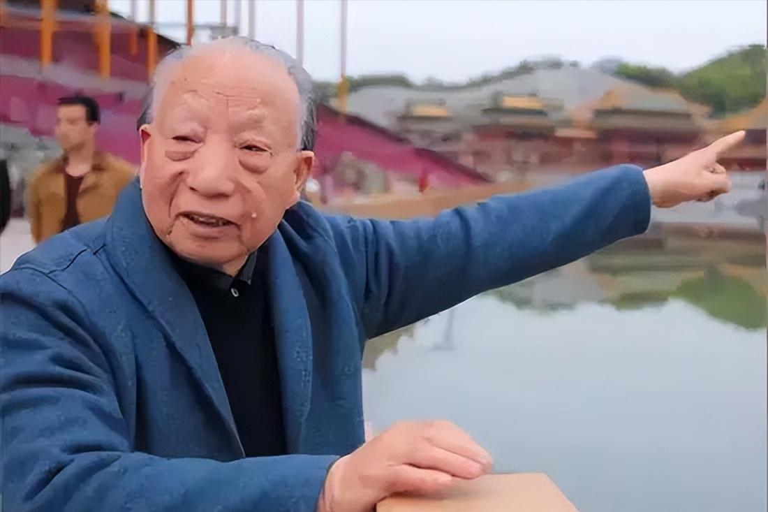 掏粪工白手起家，打造出900亿“中国好莱坞”，横店之王靠随缘？