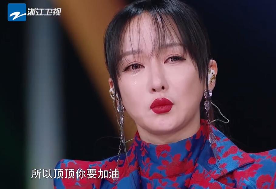 网红评委评价萨顶顶,网红点评专业歌手萨顶顶