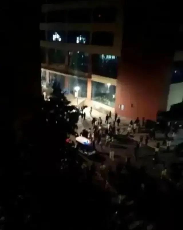 四川传媒现场,四川传媒上热搜