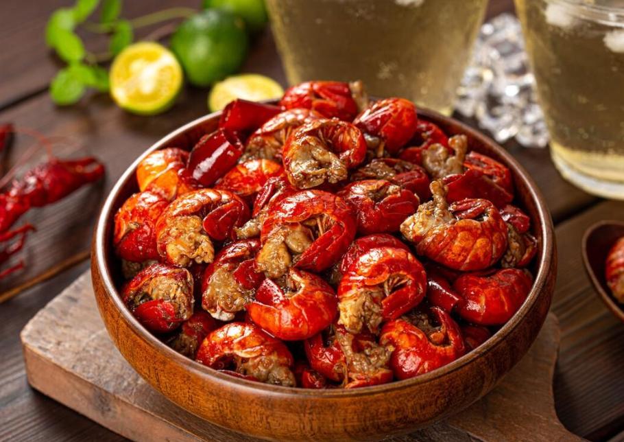 饿肚子睡觉和吃宵夜哪个危害大,睡前吃夜宵和饿肚子睡觉哪个健康