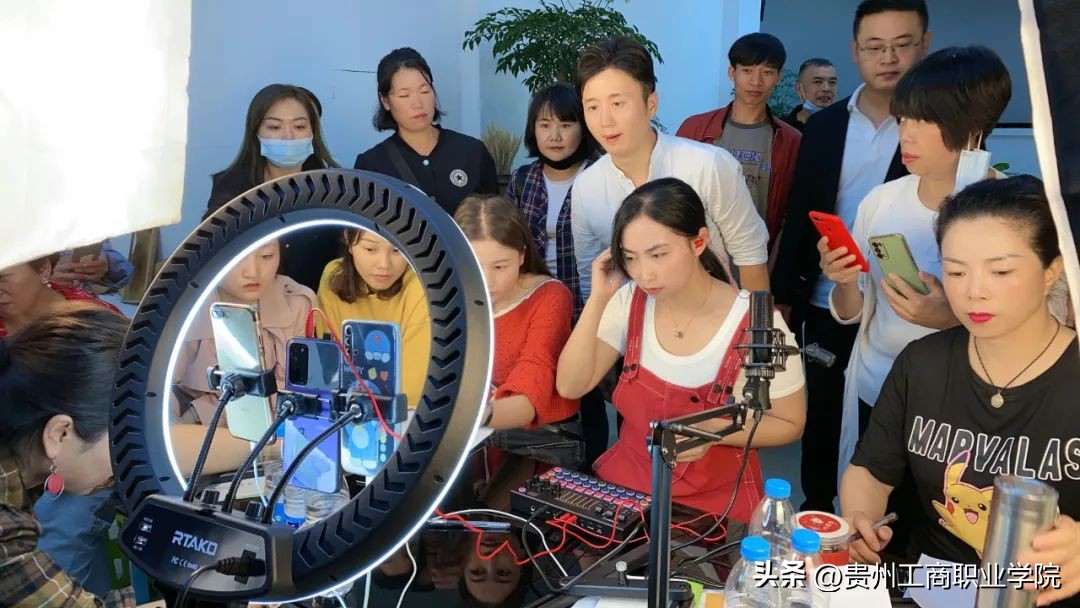 青春·榜Young丨“00”后在校大学生带货主播志在助力黔货出山