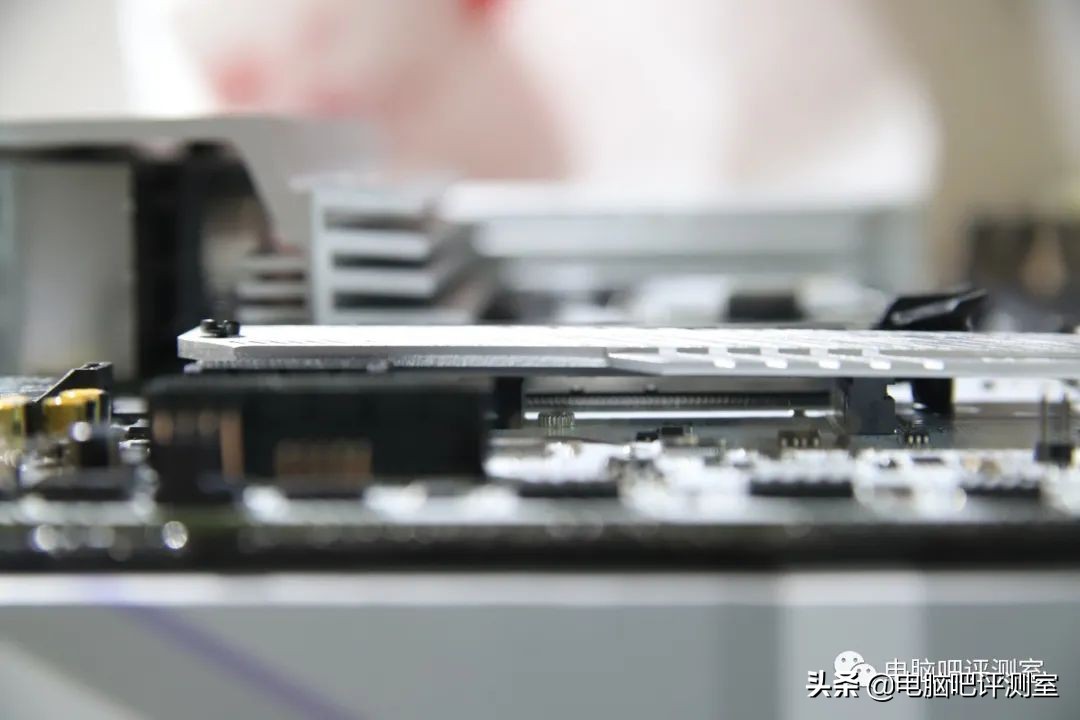 七彩虹b660m-hddeluxev20,七彩虹b660mgamingfrozen评测