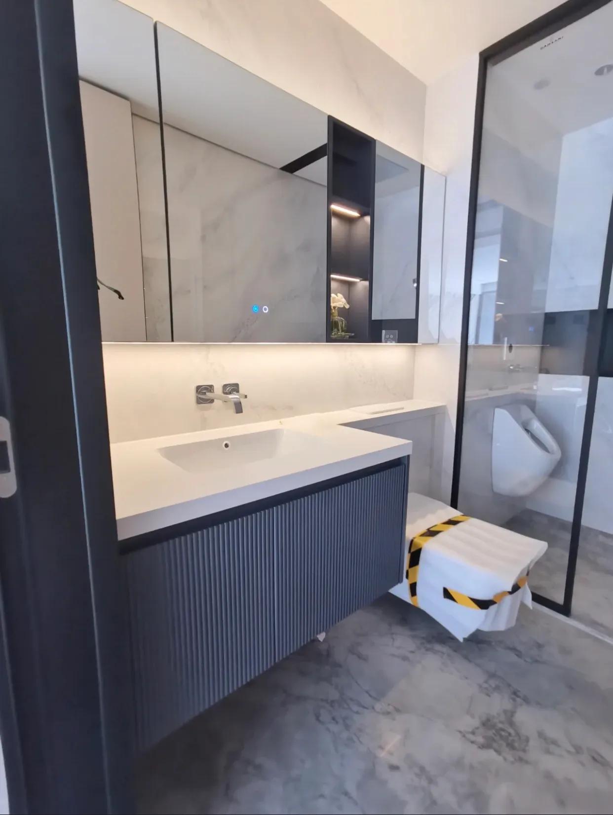 浴室柜是陶瓷一体盆好还是岩板好,网购浴室柜终于安装了