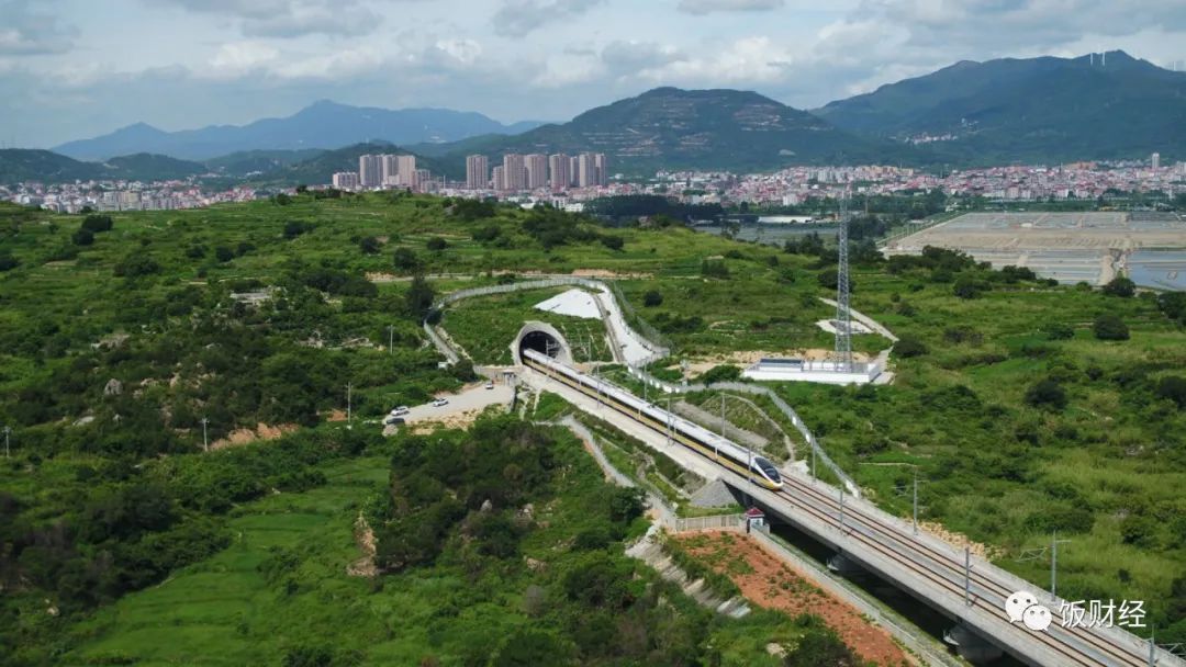 中国高铁运营速度可达450公里吗,中国高铁将进入时速400公里时代