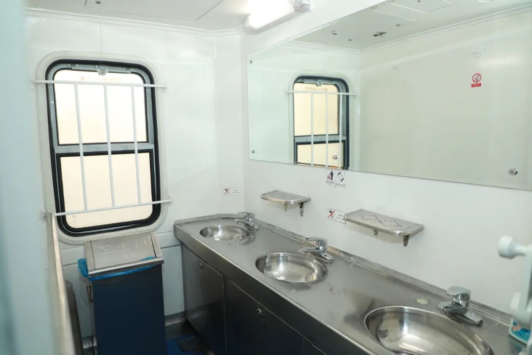 坐火车卧铺要注意哪些事件 (坐火车出行遇到哪些问题)