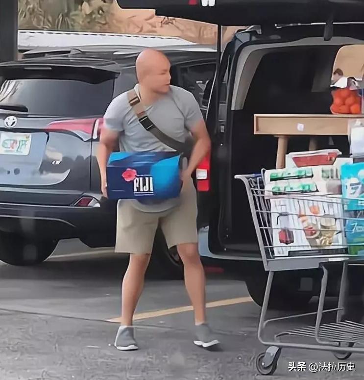 乐嘉喝天价矿泉水,乐嘉沦落街头卖矿泉水