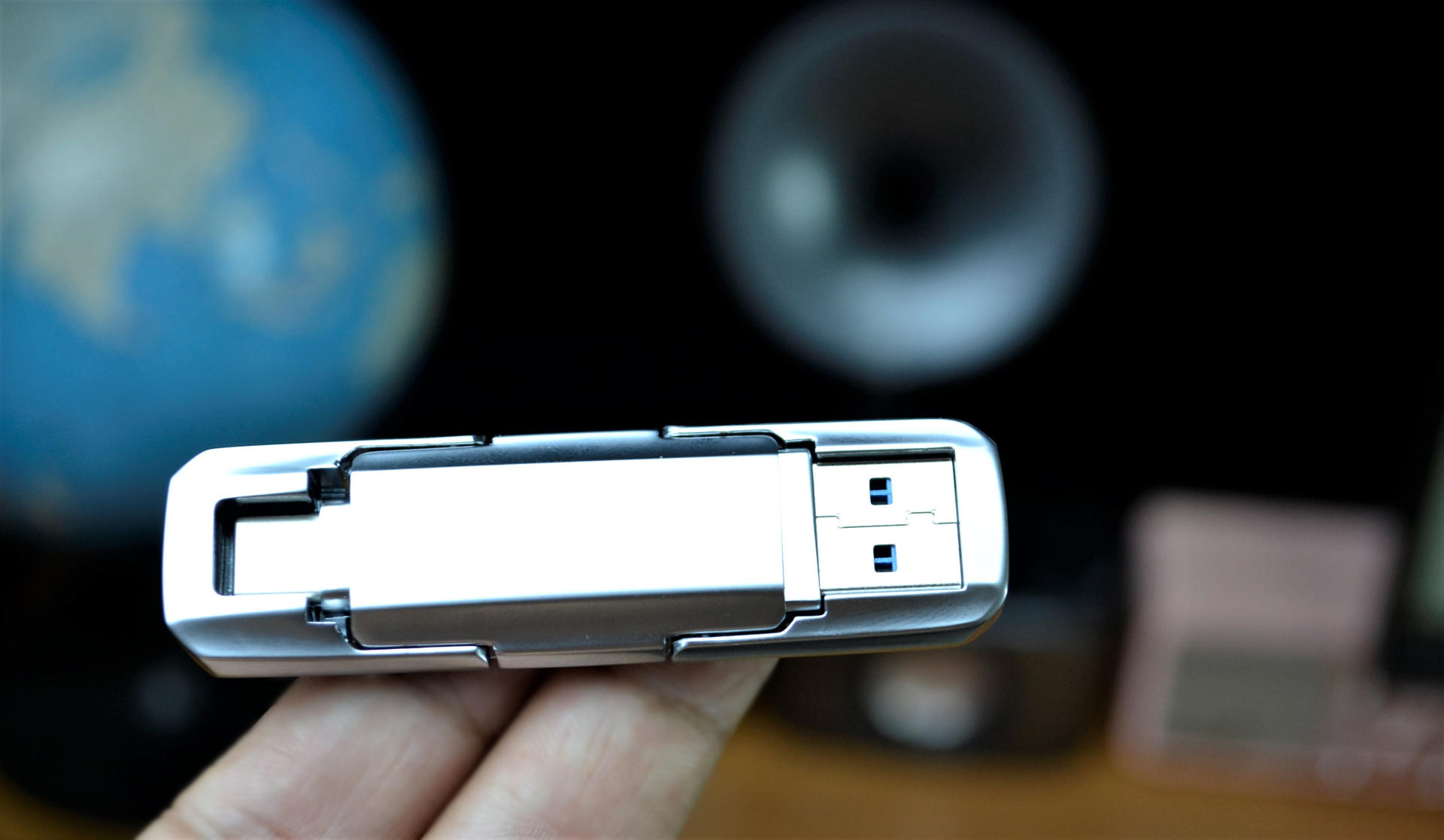 固态u盘和普通u盘的优缺点,固态u盘为什么比普通u盘快十倍