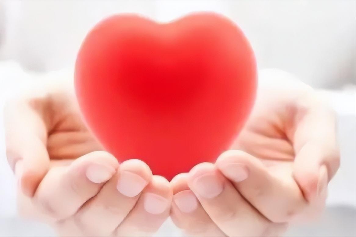 3岁小女孩报警,4岁女童大哭报警