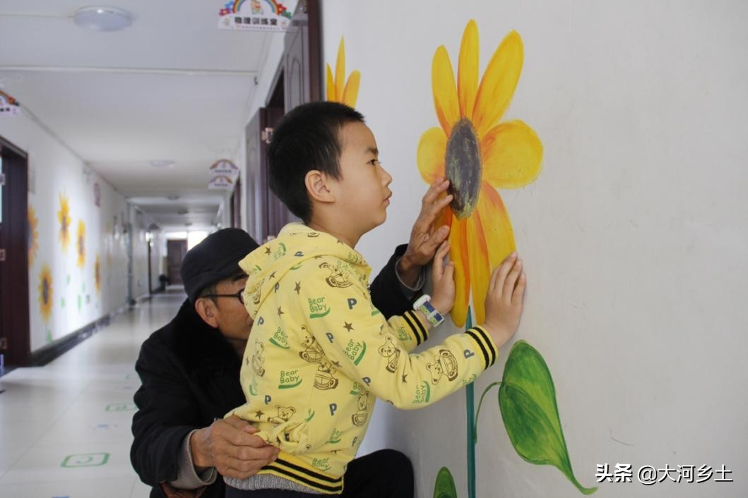 “孩子我来带!”外孙重病无力治疗,农村外公挺身而出撑起一片天