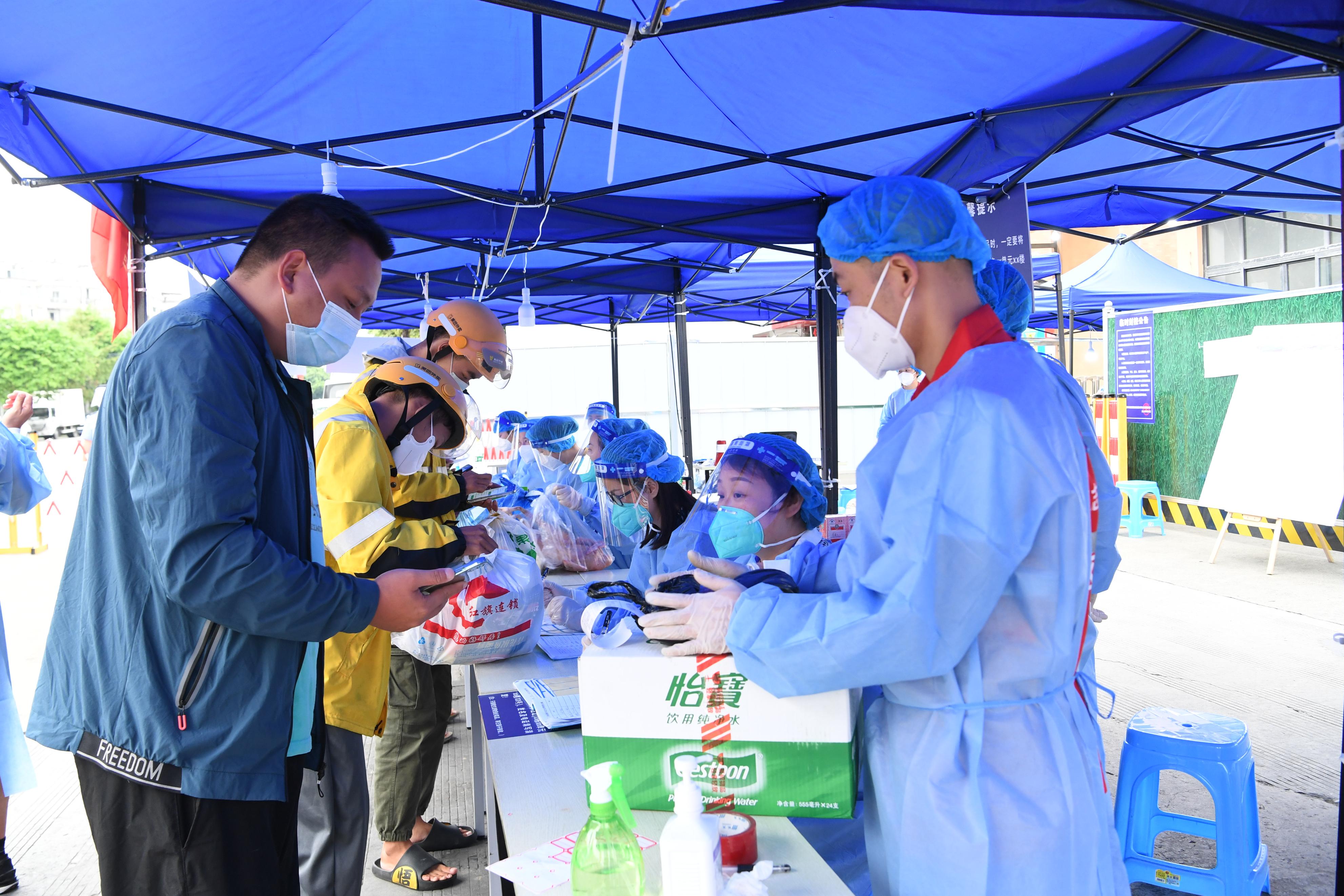 战疫•保障|记者现场打探：光明苑住户物资配送及时