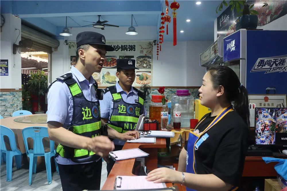 夜间巡逻坚守岗位,夜间巡逻保平安