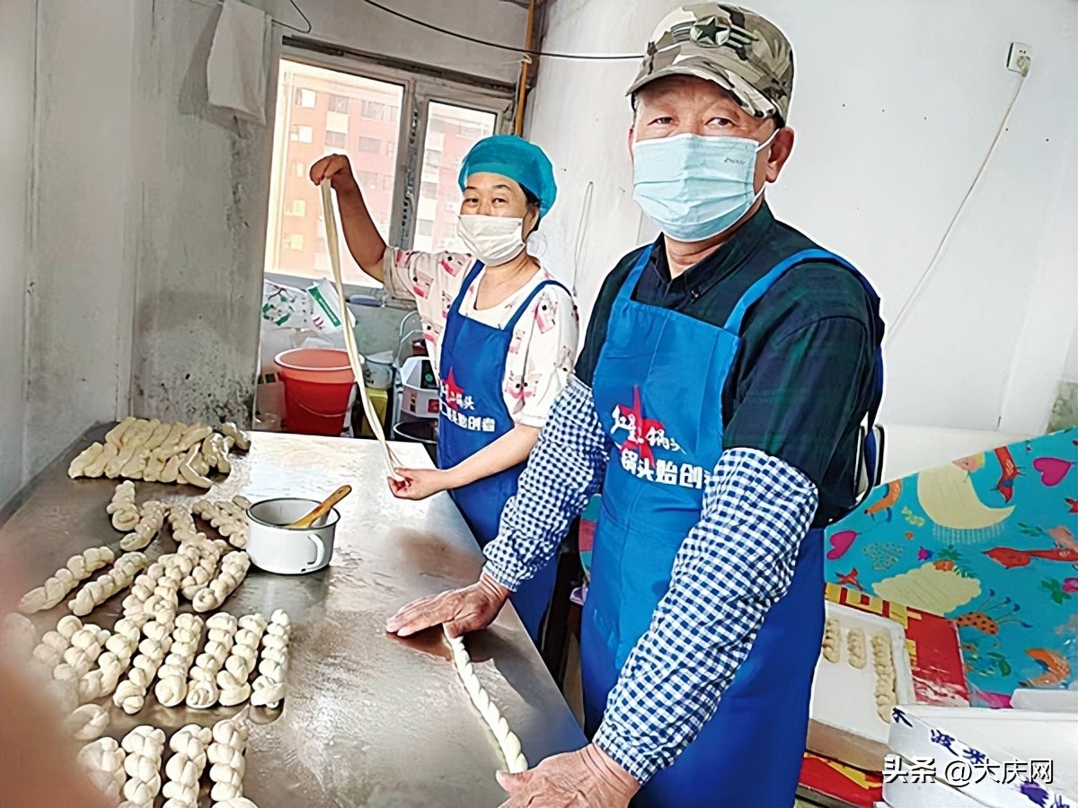 陪读夫妻小麻花拧出大商机