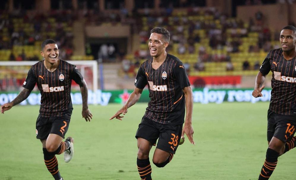 0-3大冷门欧冠前亚军耻辱惨败,欧冠黑马狂轰3球淘汰夺冠热门