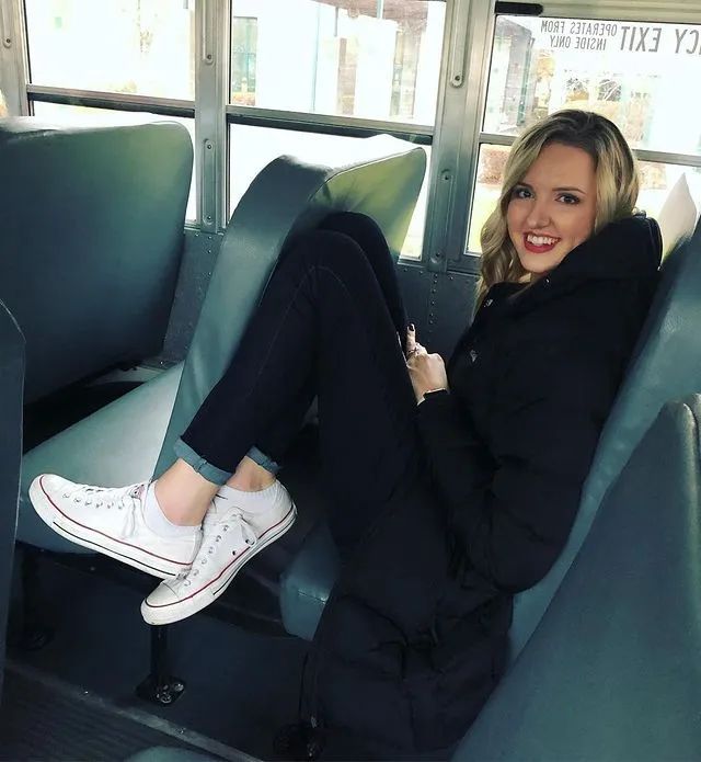 矮个子网友自爆在荷兰还没垃圾桶高？！众人围观后：又惨又好笑…