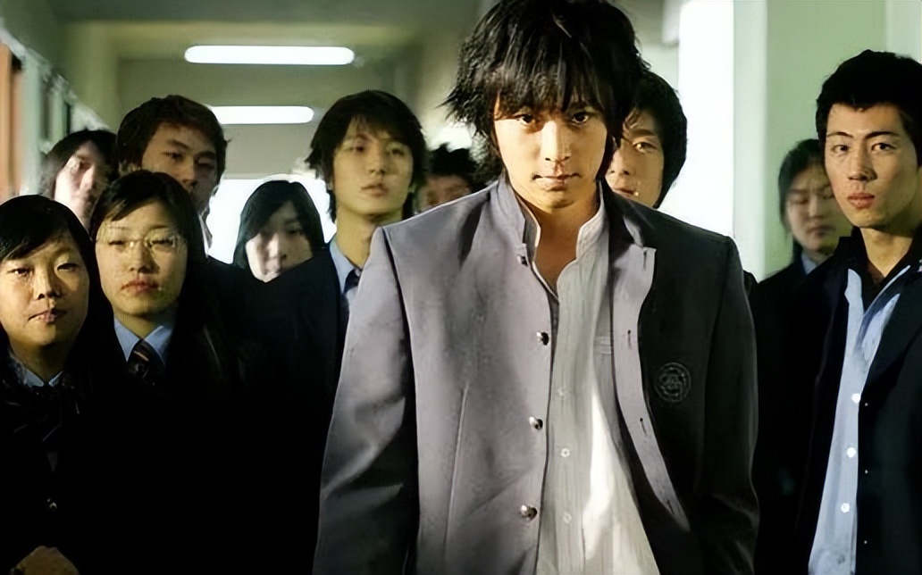 长了一张干净贵气又有书卷气的脸,长得风流倜傥情史干净的男明星