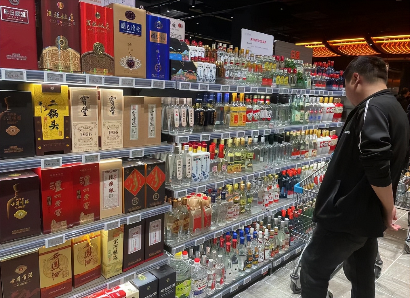 购买纯粮酒需要注意什么,可以喝的便宜粮食酒有哪些