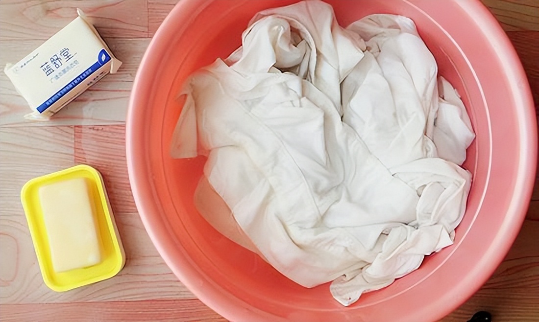快速洗衣服干净的小妙招,洗衣服应该怎么倒洗衣液