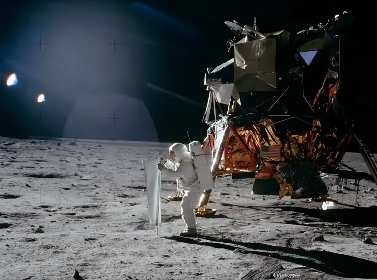 中国官宣载人登月！美国：“月球只有美国*旗国**”！结果被网友打脸