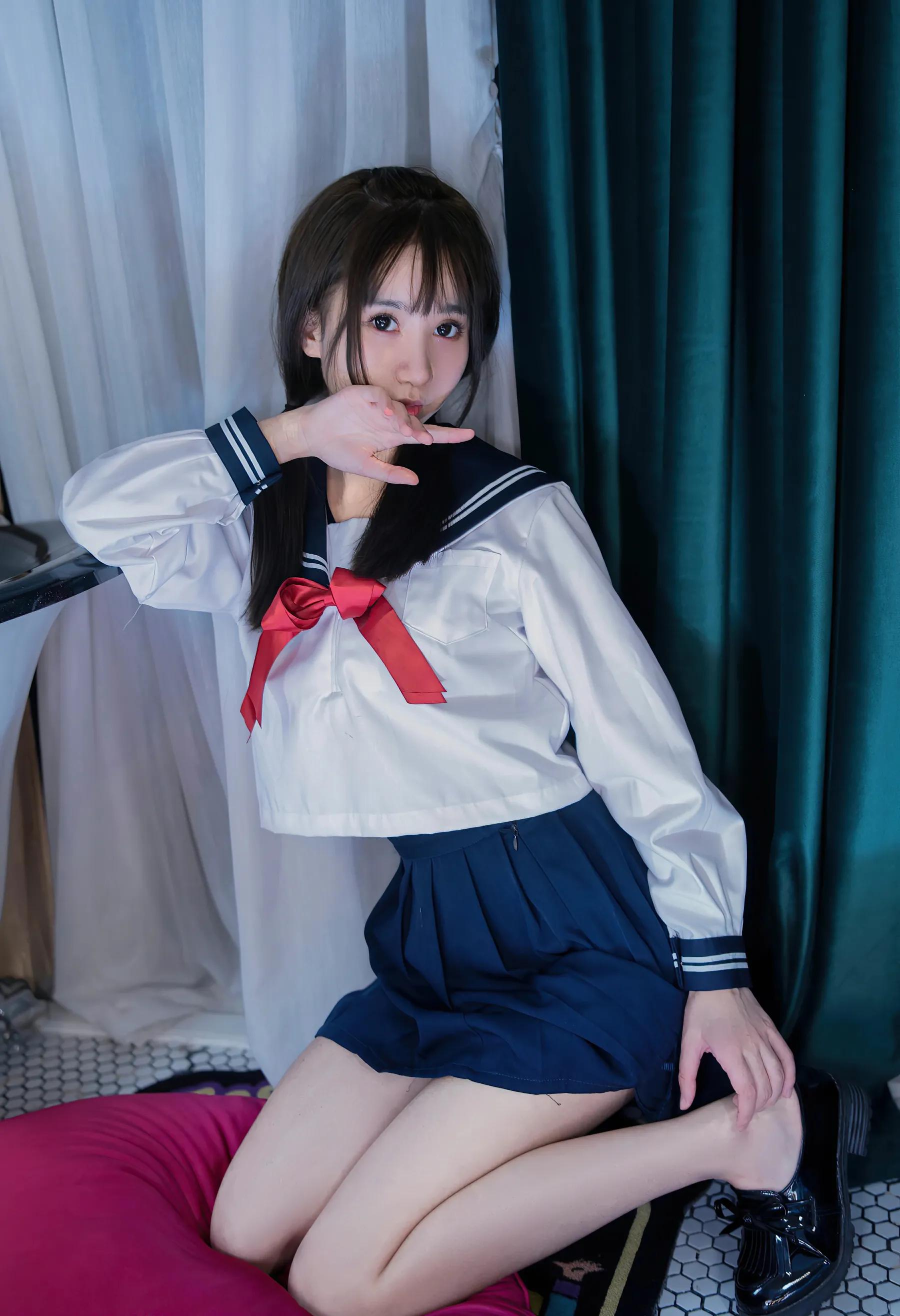 一边是学姐一边是学妹该选哪个呀,学姐还是学妹更适合做女朋友