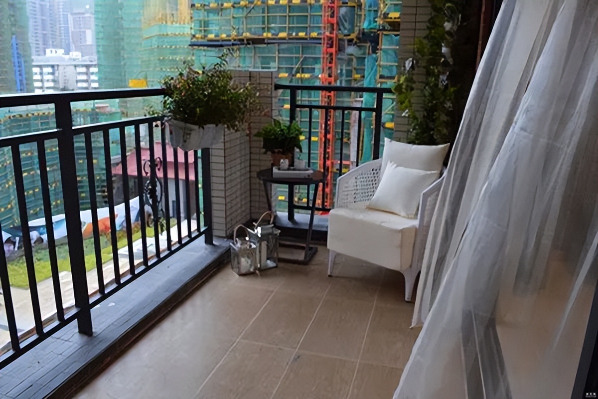 生活阳台漏水怎么查漏水点,阳台漏水到楼下不砸阳台怎么处理