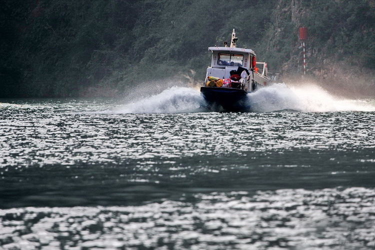 廿万公里六章，要看两岸猿声啼不住，只需要在大昌古镇150元租船