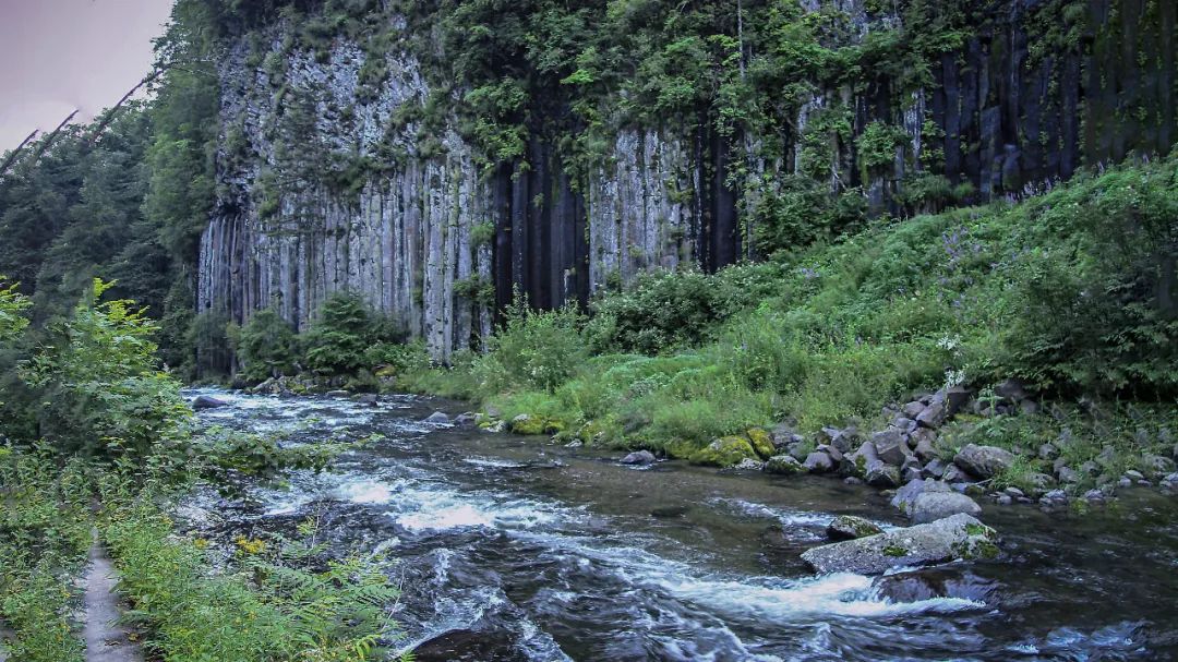 国内夏季避暑胜地哪里好吃,夏季凉快又有美食的地方