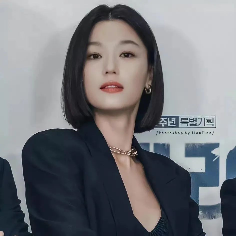 穿白t配什么发型好看,选对发型怎么穿都美炸天