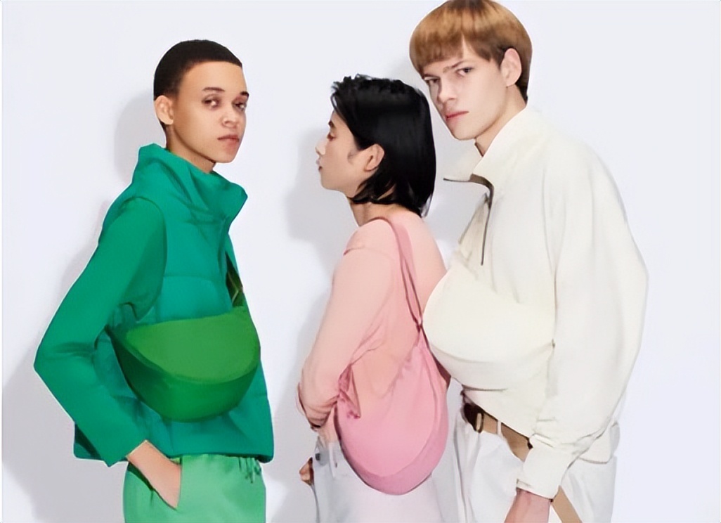 优衣库饺子包pu皮黄色,国外火爆的优衣库包