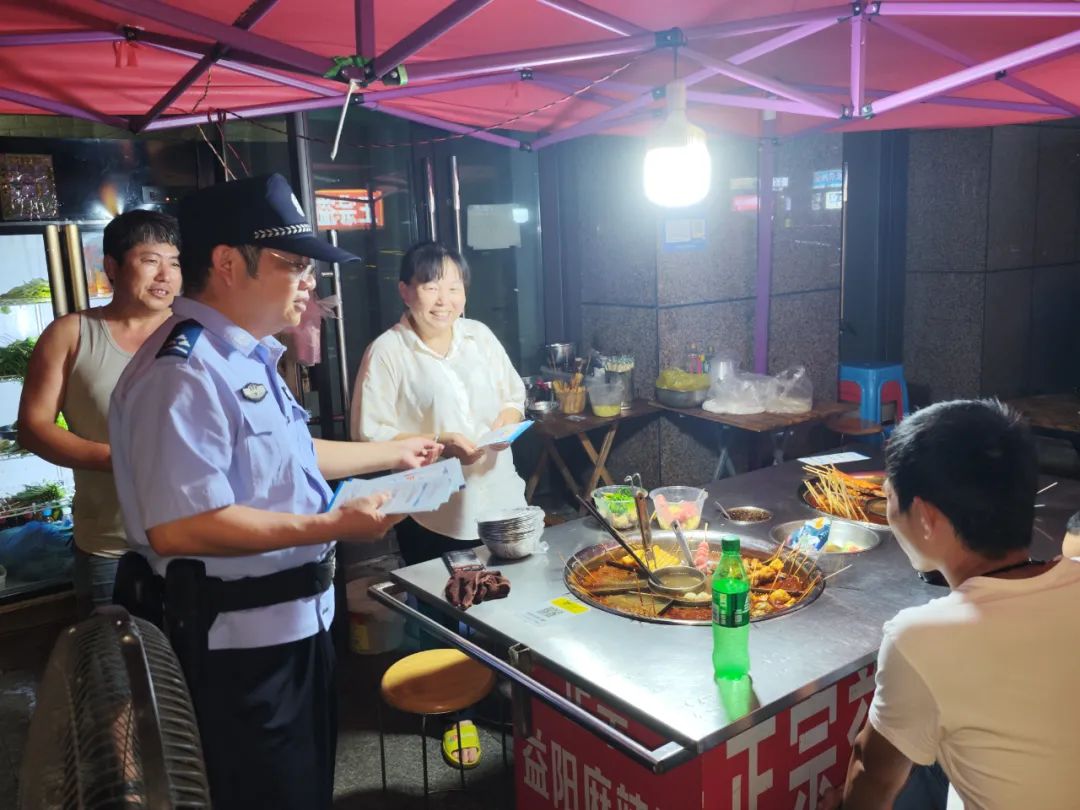 警方开展夏夜治安巡查宣防,古城派出所开展夏夜治安巡查宣传