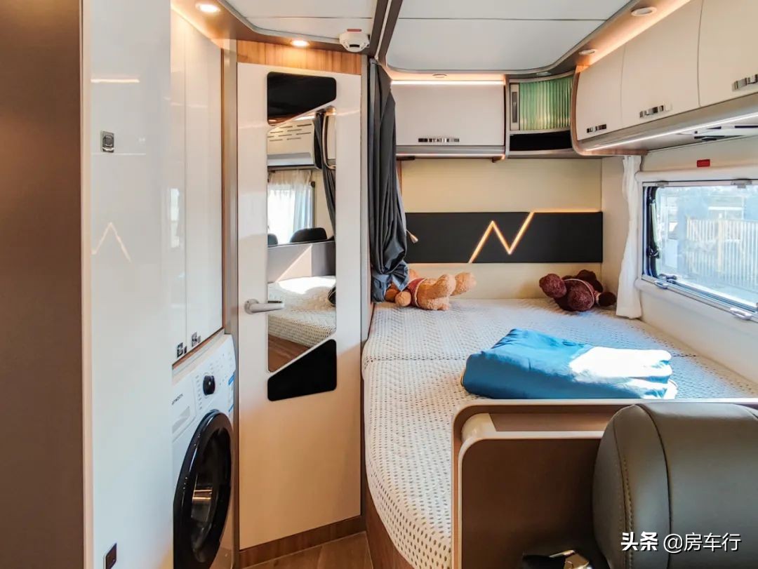 隔断式厨房，15度电+1700W太阳能，新星五十铃700P旅行官纵床版