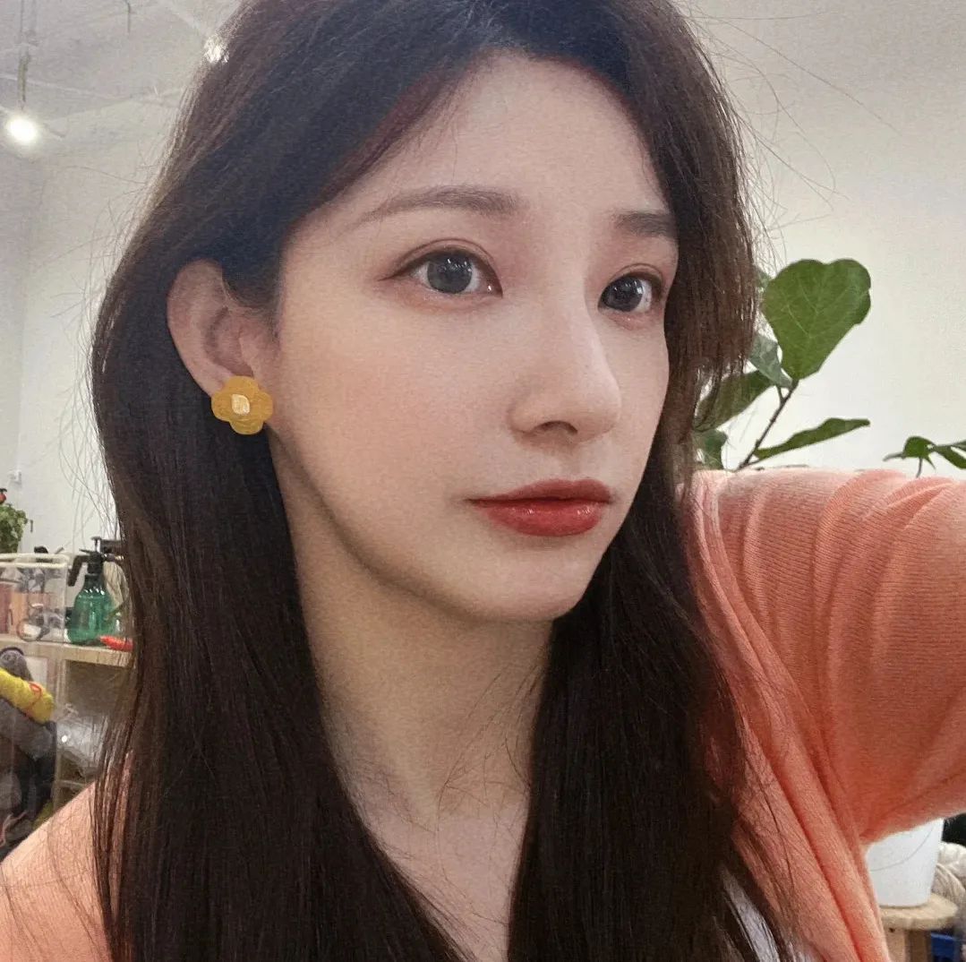 央视主持人马凡舒模特,央视主持人马凡舒微博