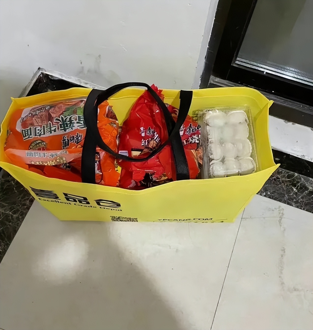 外卖小哥27公里为听障老人送食物,外卖小哥无偿为听障老人送餐后续