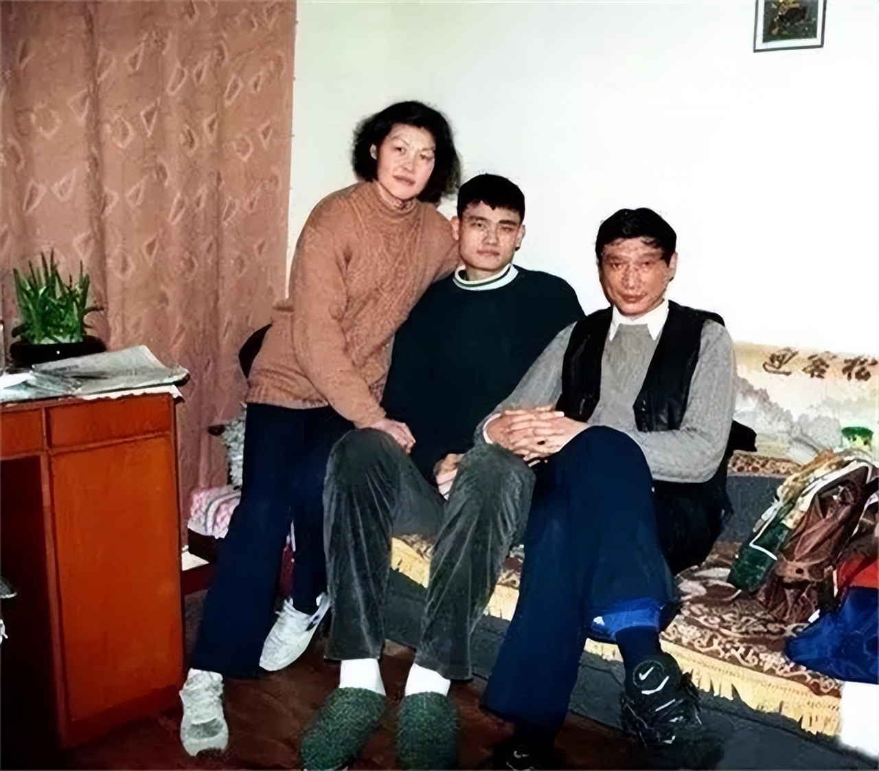 姚明一家三代近照,姚明个人资料及父母